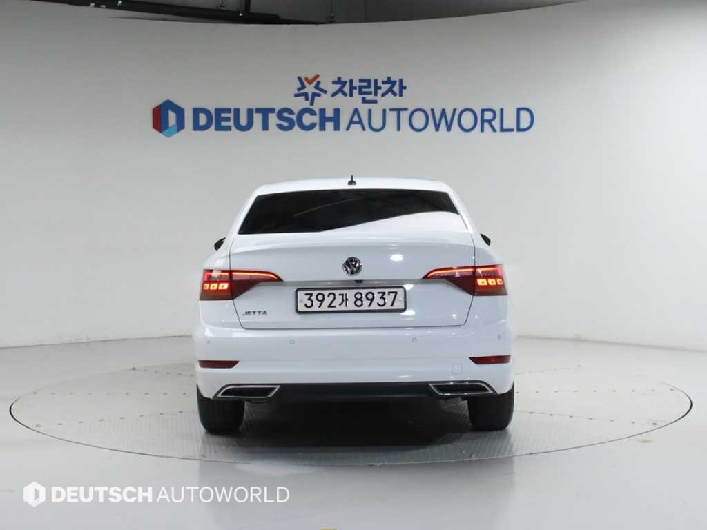 Volkswagen Jetta - Vista 4