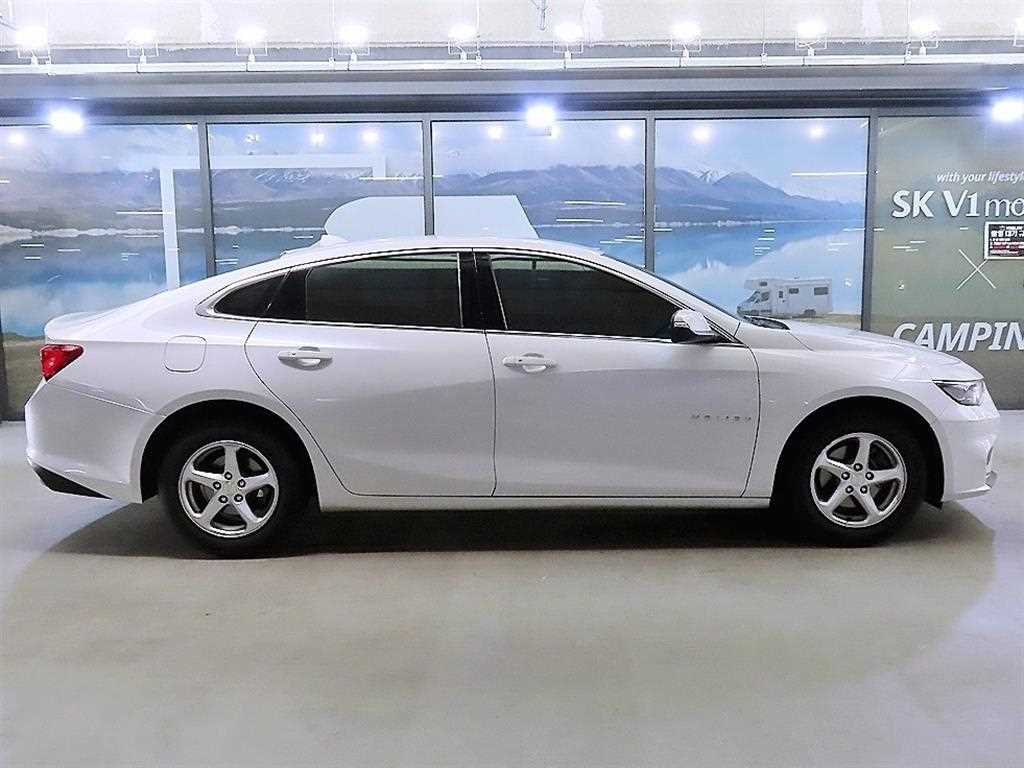 Chevrolet Malibu - Vista 3