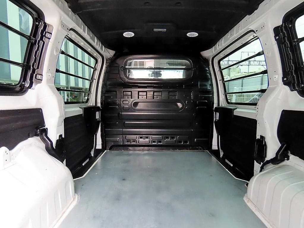 HYUNDAI Staria 2025 Blanco - Importación desde Corea - HF Imports Iquique - Foto 17