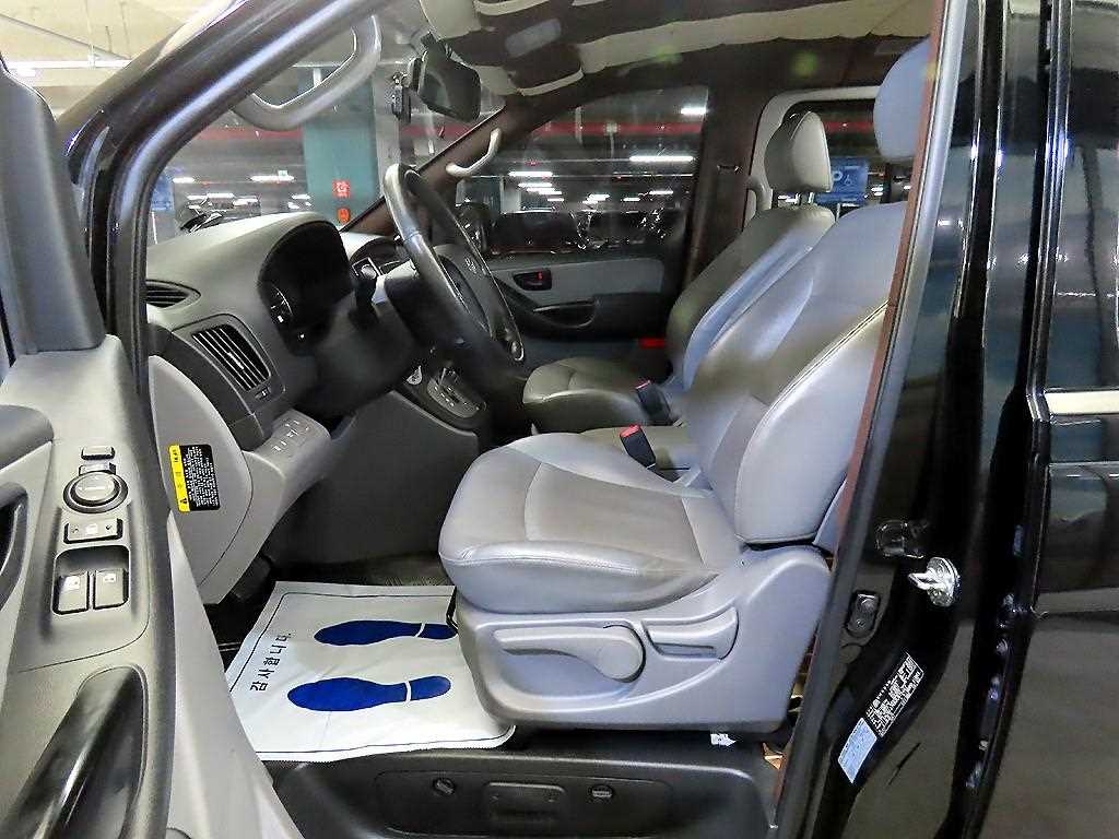 HYUNDAI Starex - Vista 11