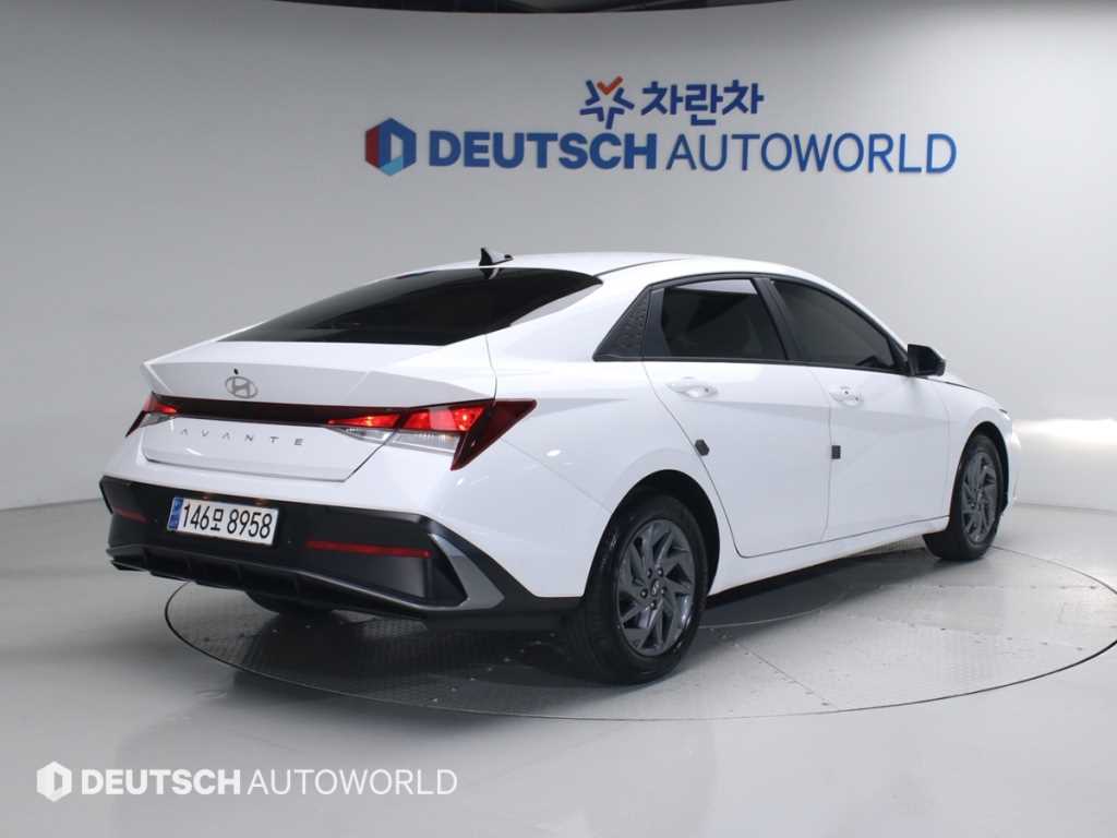 HYUNDAI Avante - Vista 2