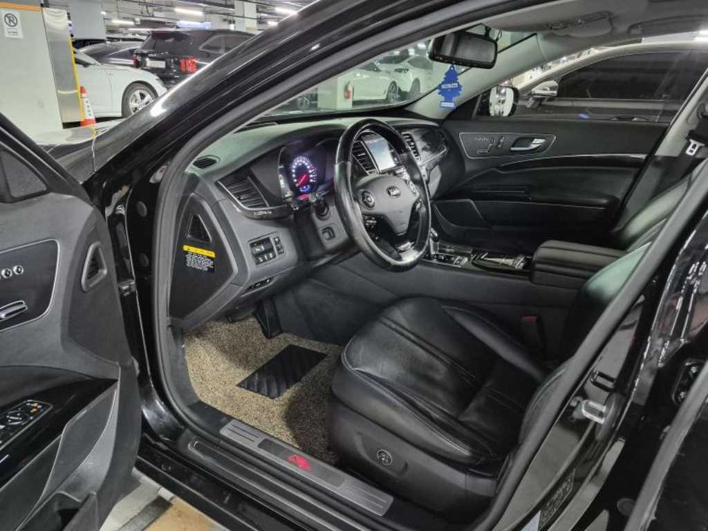 KIA K9 - Vista 8