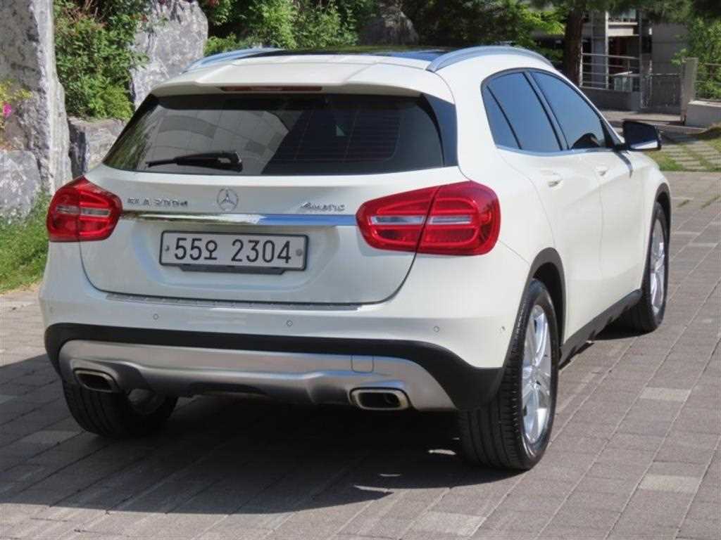 Mercedes Benz GLA Class - Vista 3