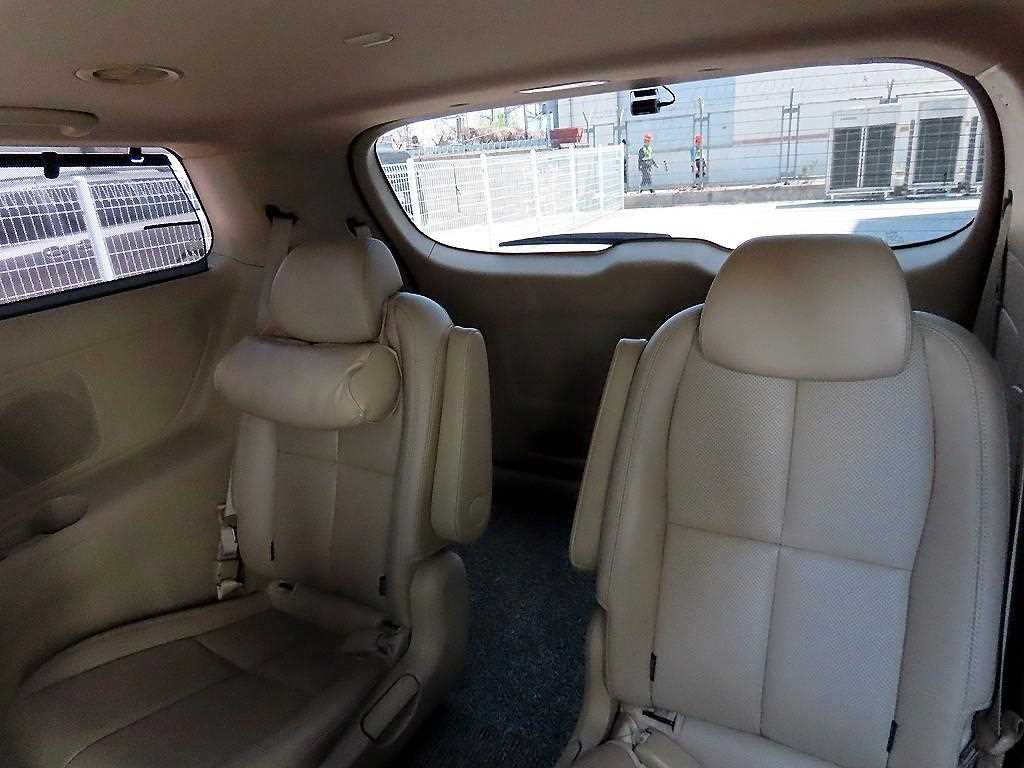 KIA Carnival - Vista 7