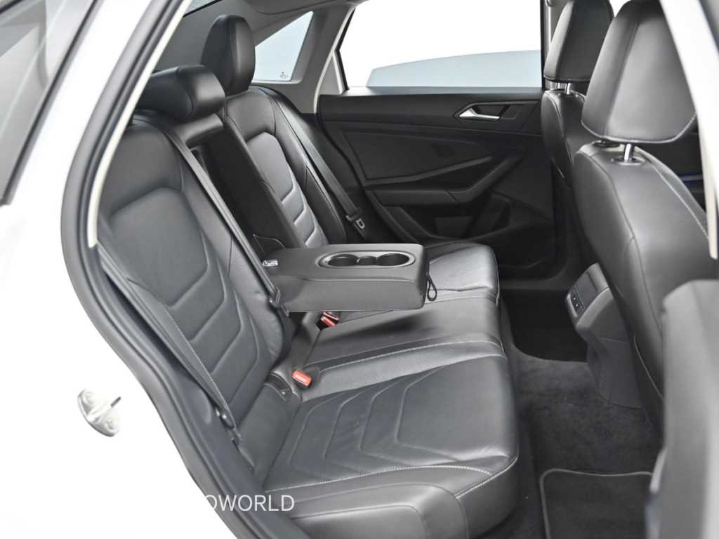 Volkswagen Jetta - Vista 12