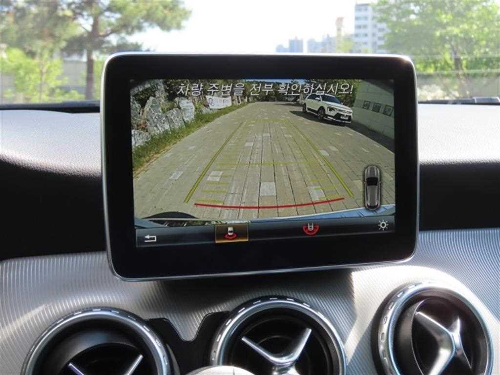 Mercedes Benz GLA Class - Vista 9
