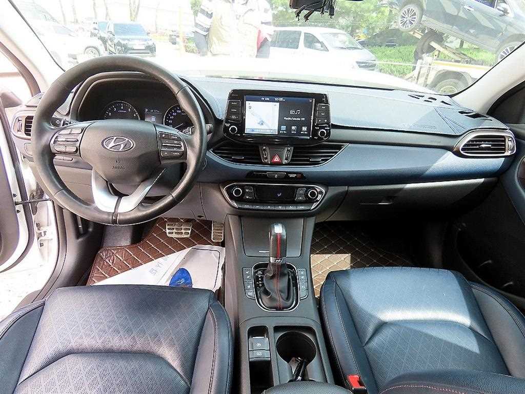 HYUNDAI i30 - Vista 7