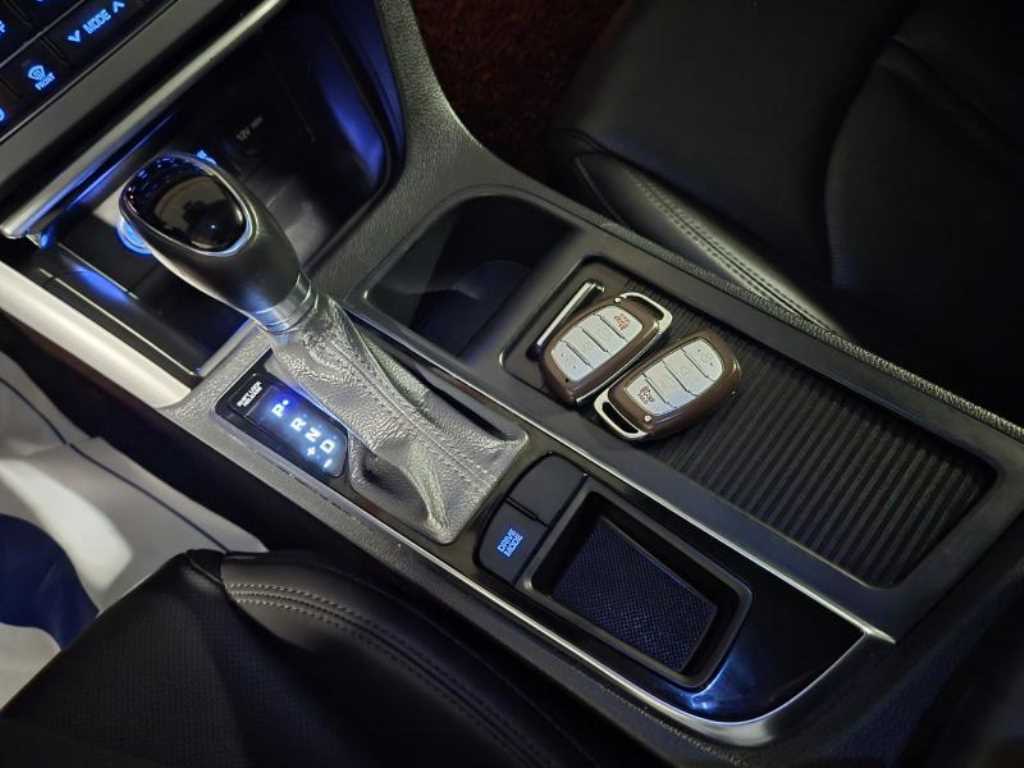 HYUNDAI Sonata - Vista 11