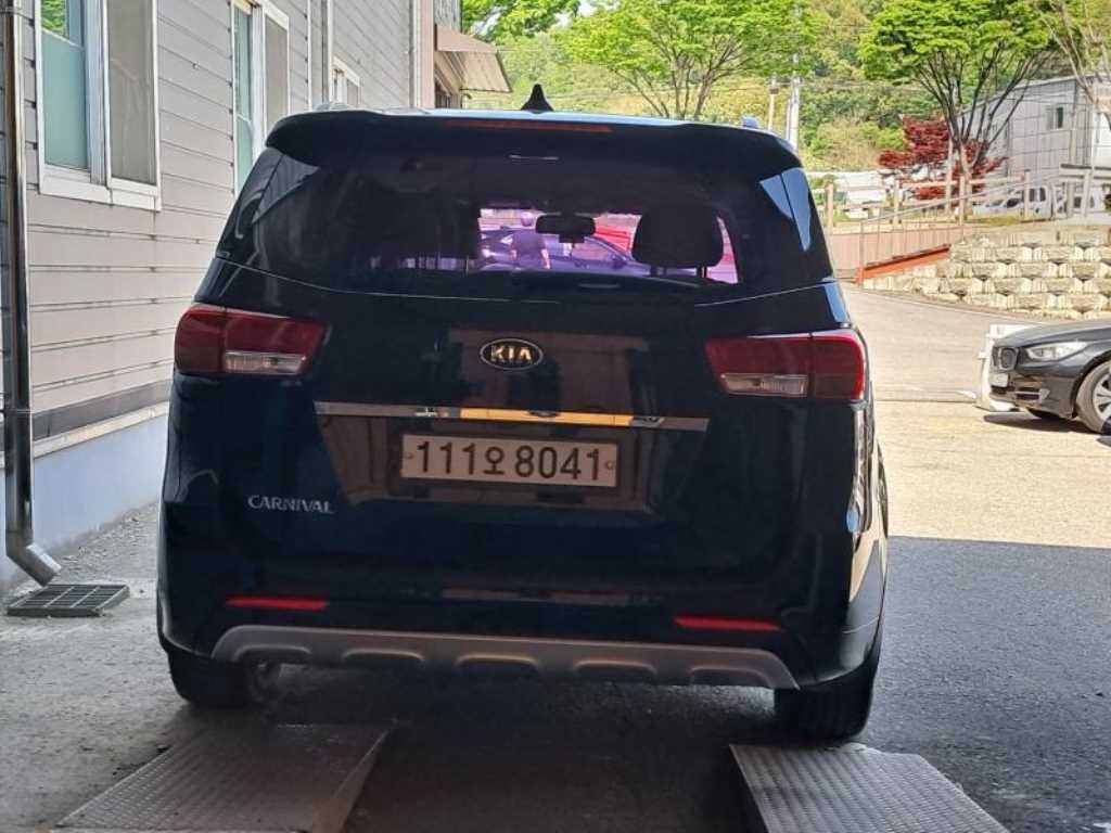 KIA Carnival - Vista 5