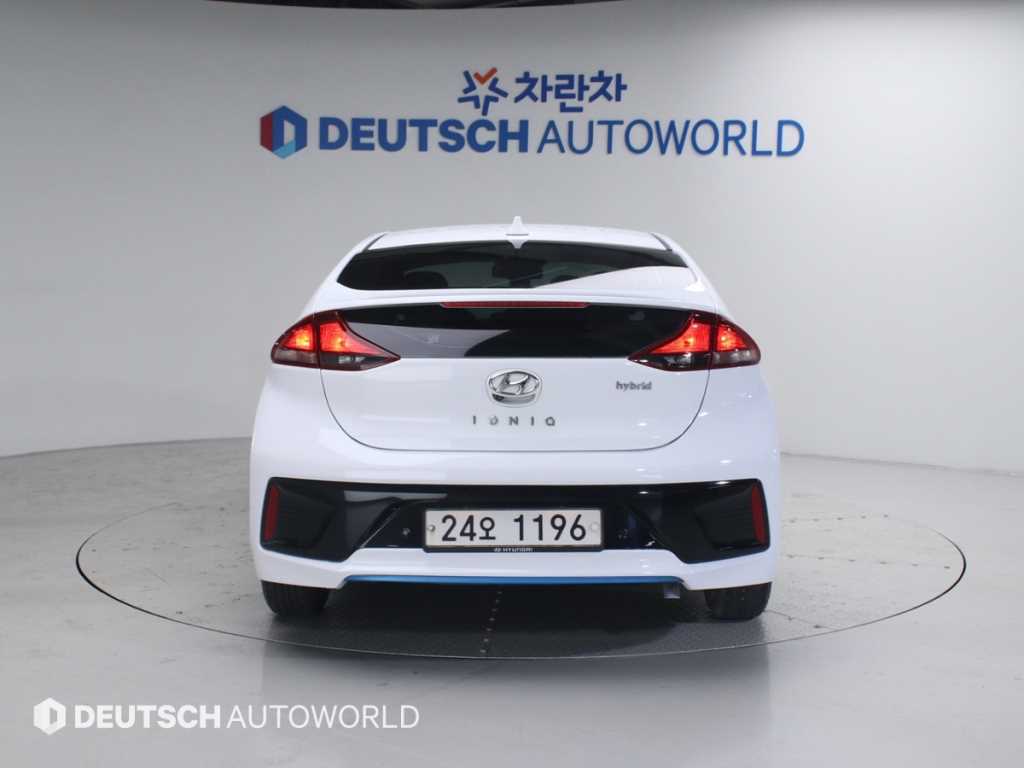 HYUNDAI Ioniq - Vista 4