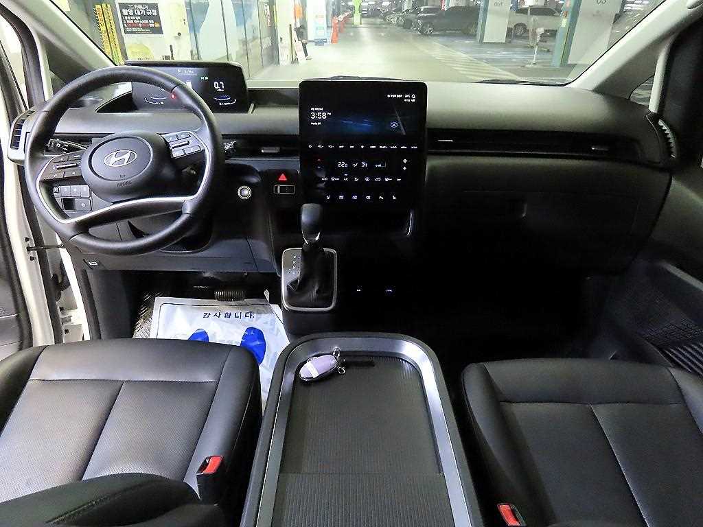 HYUNDAI Staria - Vista 10