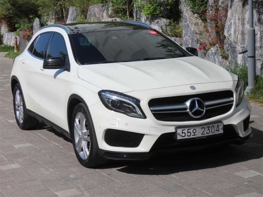 Mercedes Benz GLA Class - Vista 2