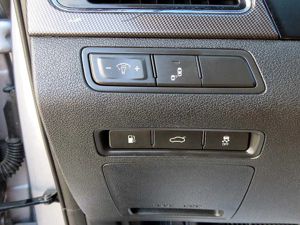 HYUNDAI Sonata - Vista 12