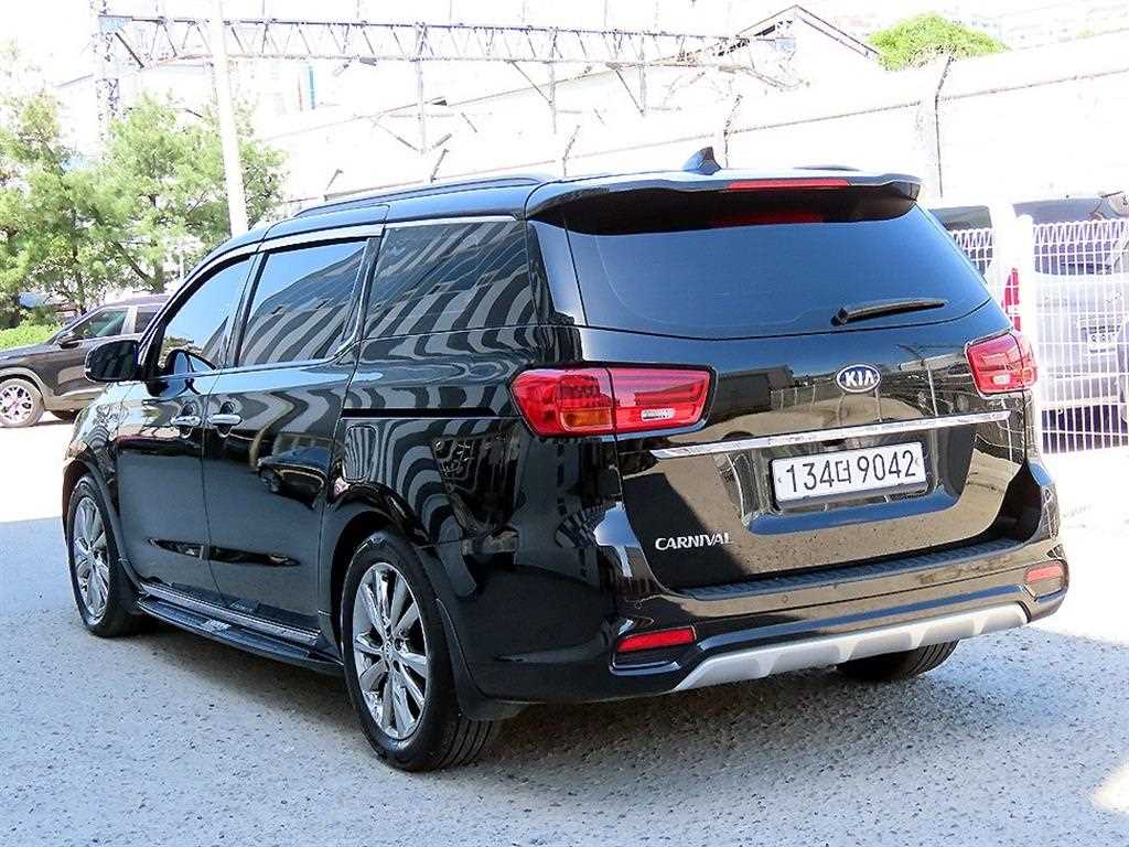 KIA Carnival - Vista 3