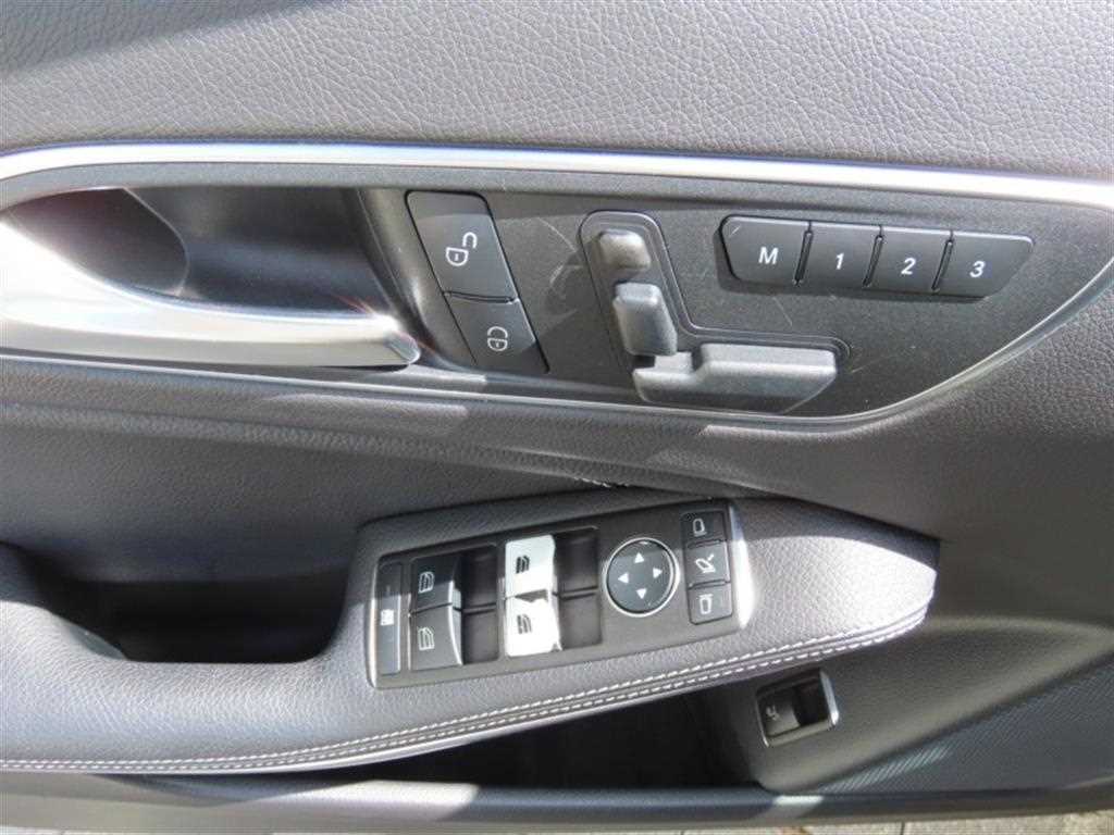 Mercedes Benz GLA Class - Vista 12