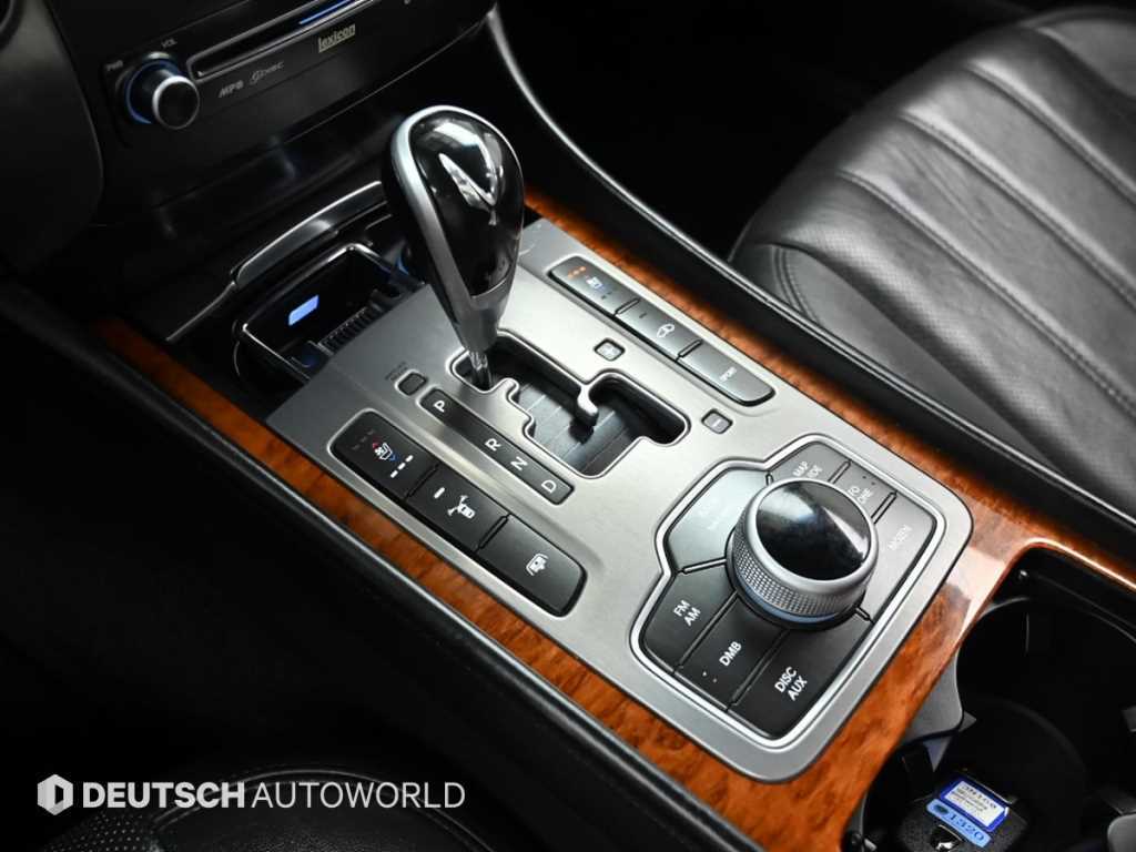 HYUNDAI Equus - Vista 9