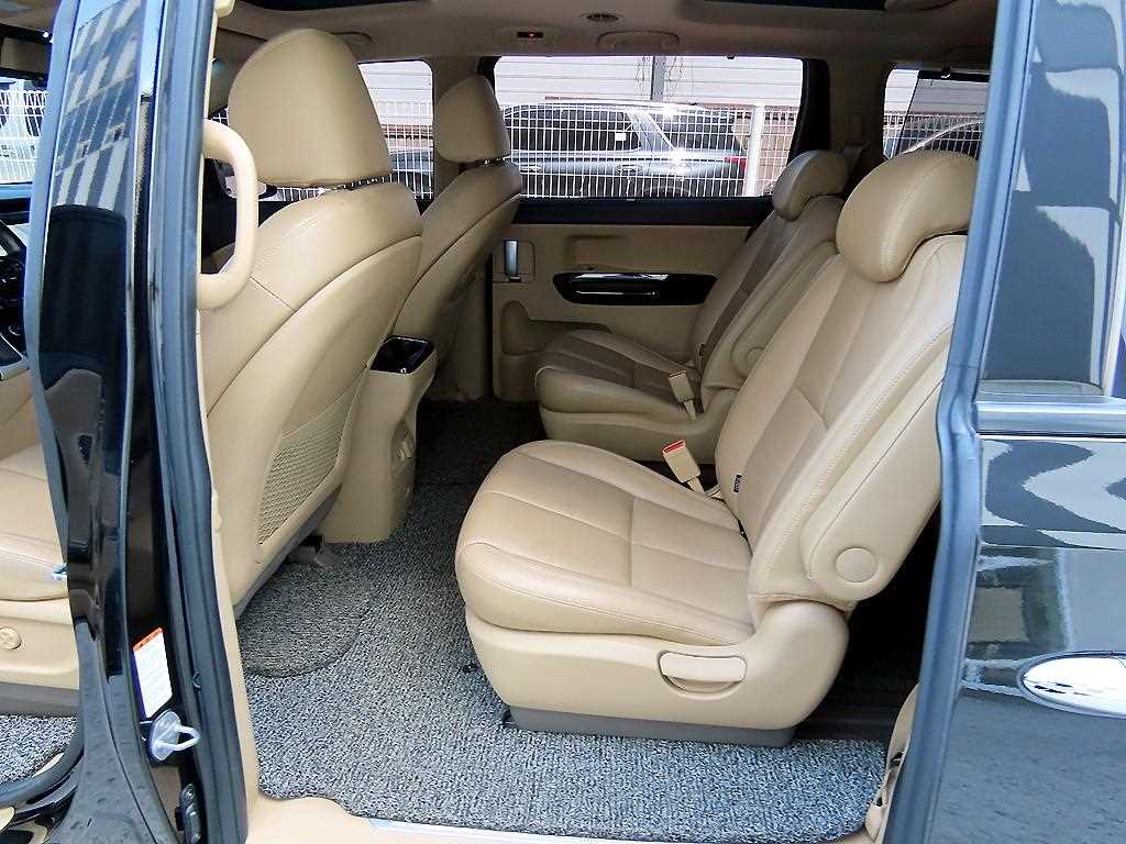KIA Carnival - Vista 6