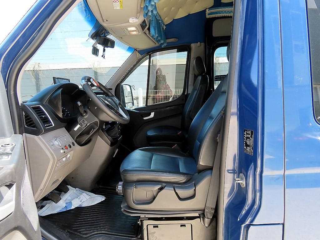 HYUNDAI Solati - Vista 5