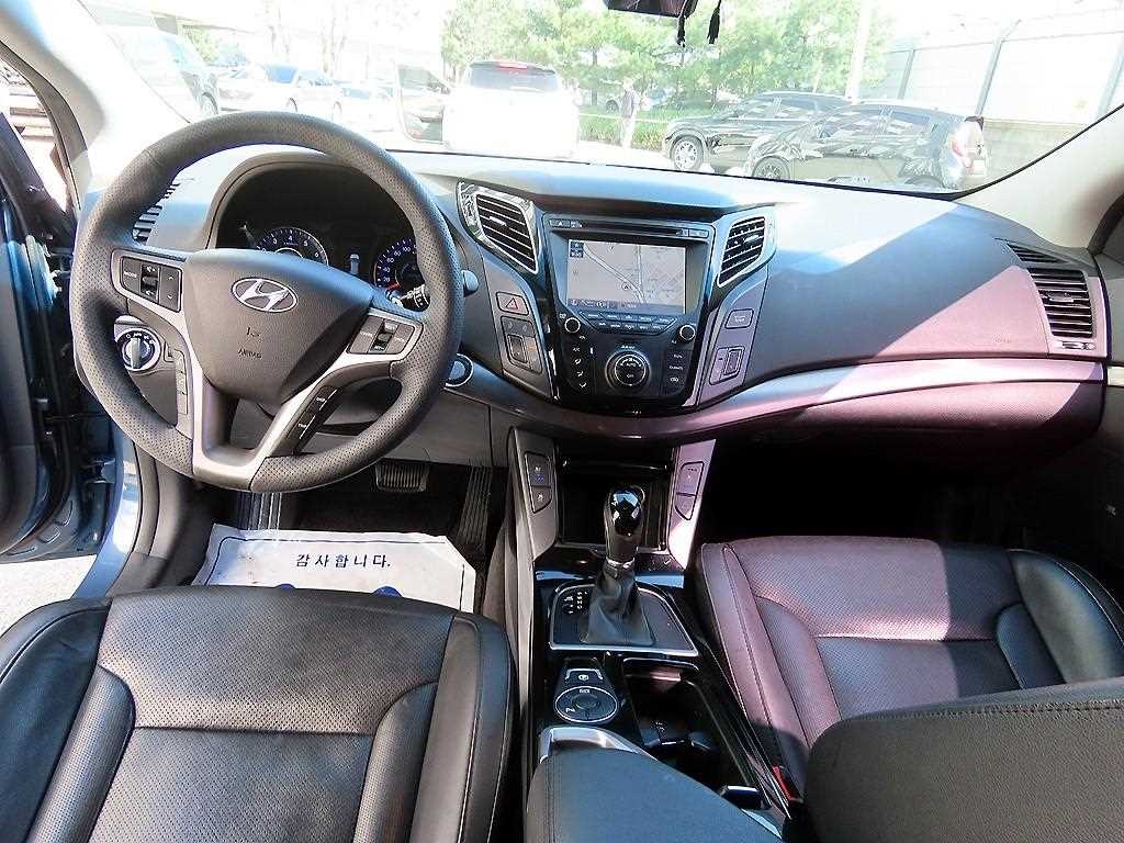 HYUNDAI i40 - Vista 7