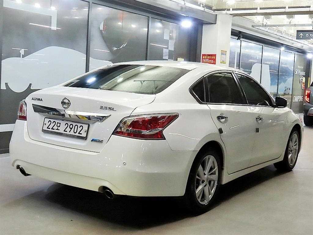 Nissan Altima - Vista 4