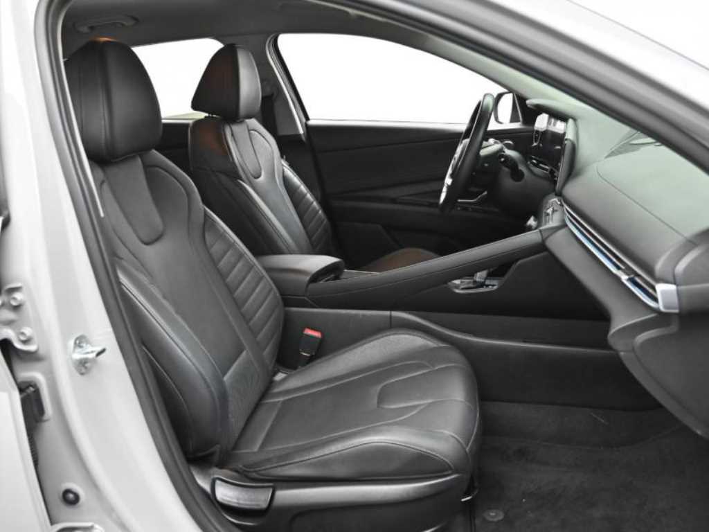 HYUNDAI Avante - Vista 10