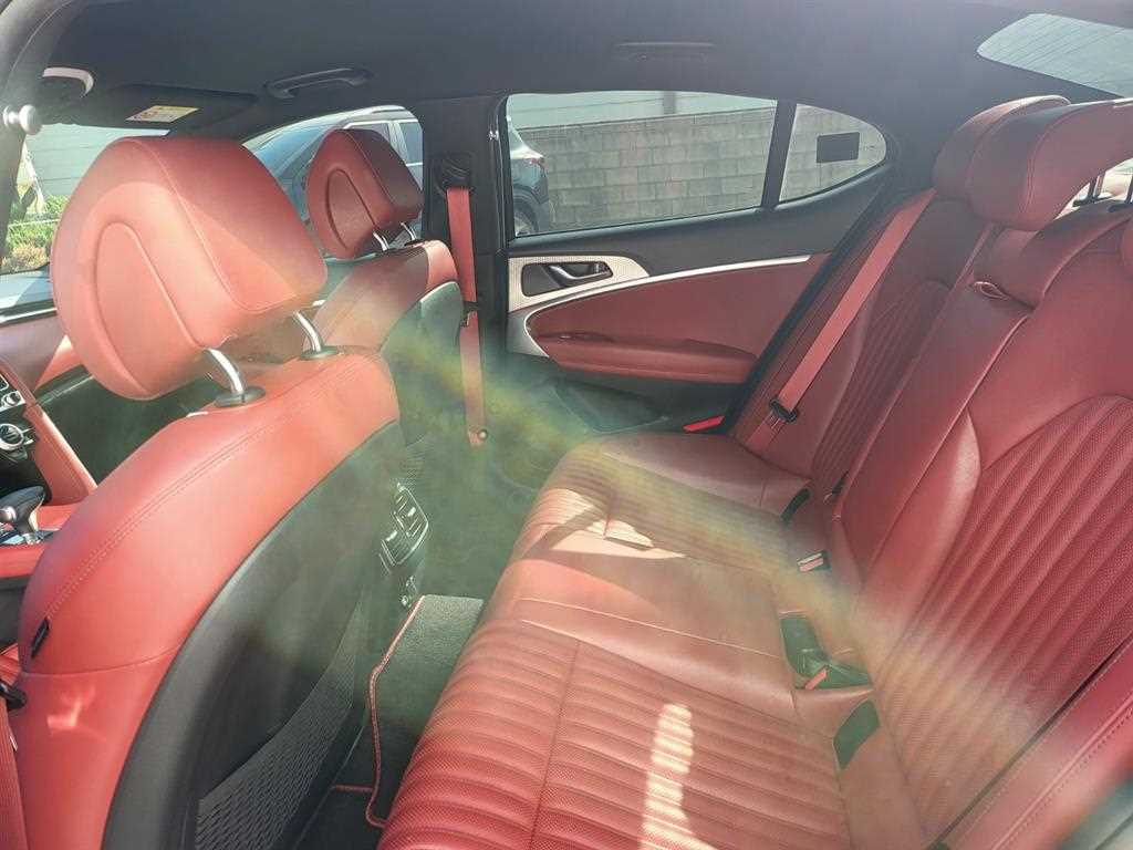 Genesis G70 - Vista 6