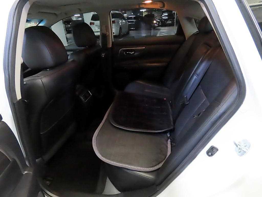 Nissan Altima - Vista 7