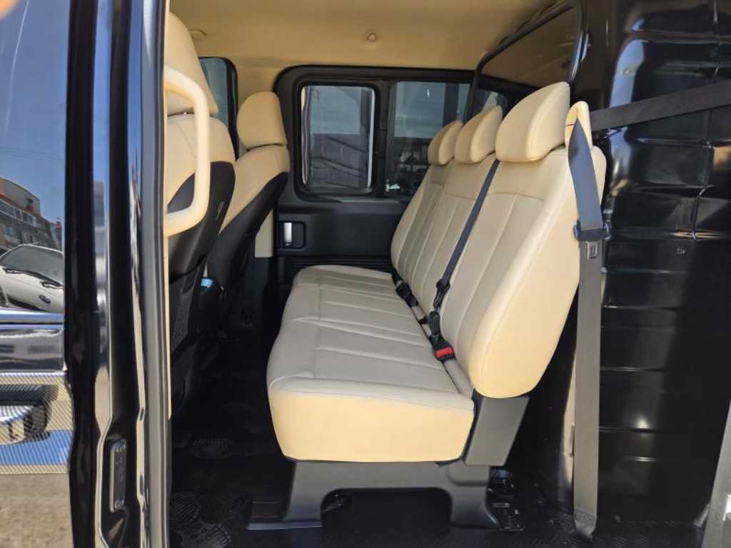 HYUNDAI Staria - Vista 11