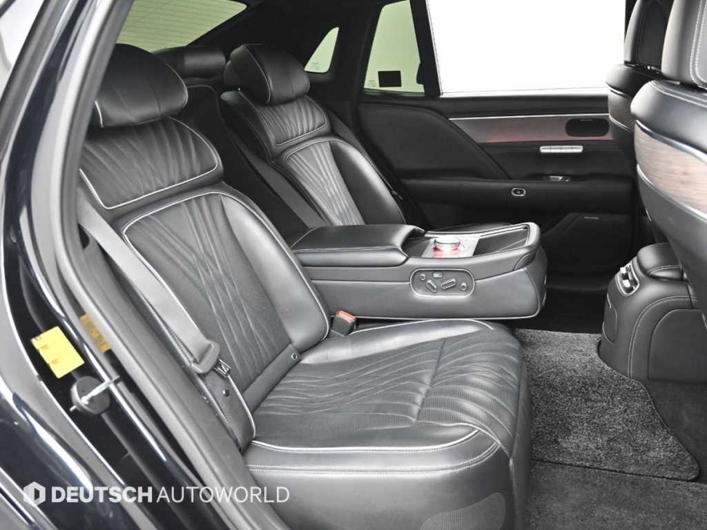 Genesis G90 - Vista 12