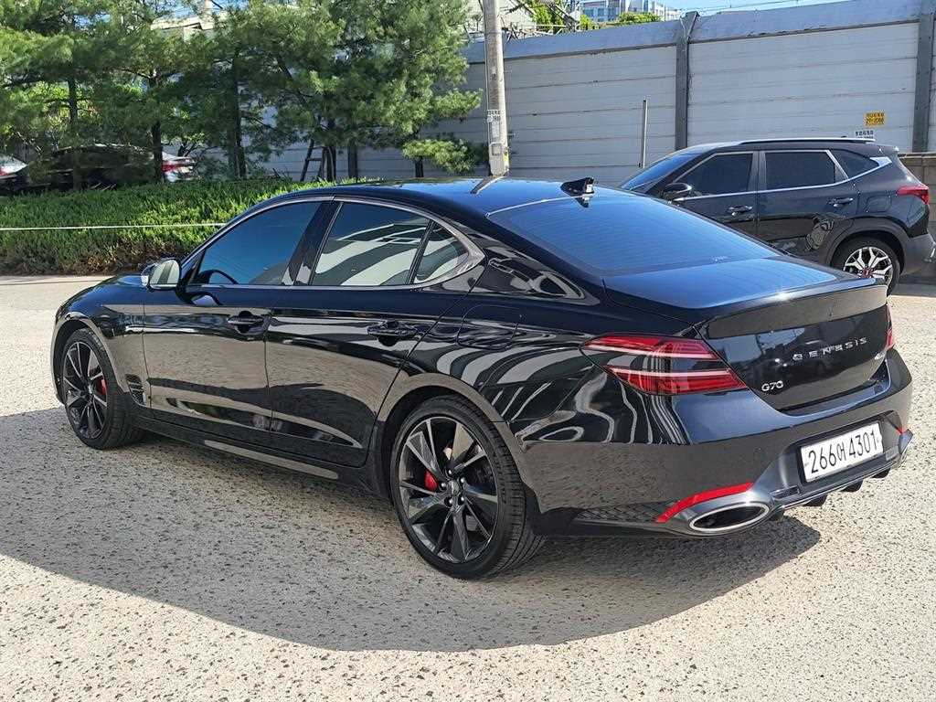 Genesis G70 - Vista 3