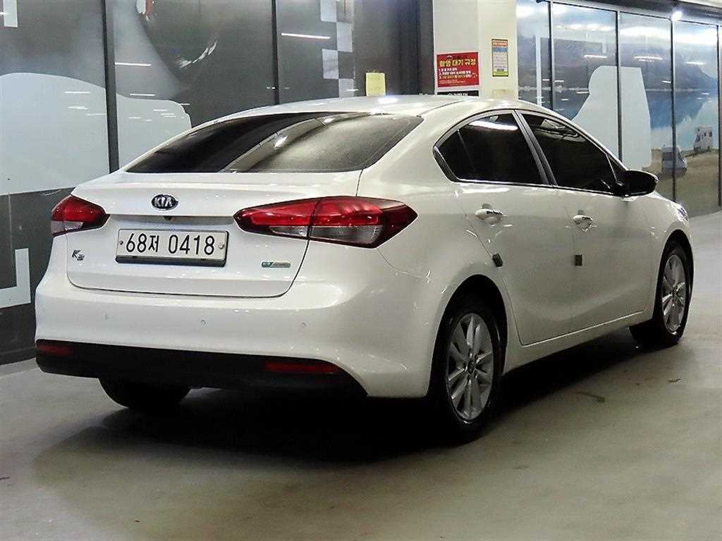 KIA K3 - Vista 4