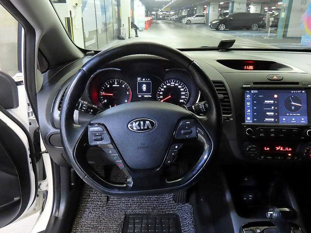 KIA K3 - Vista 8