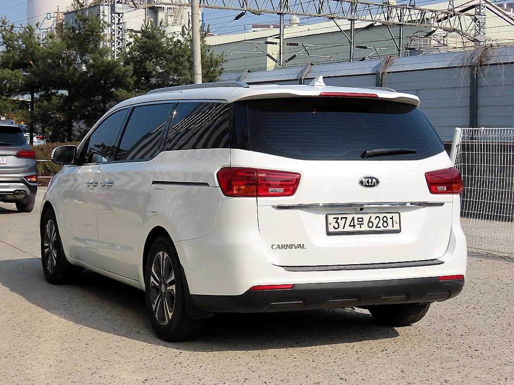 KIA Carnival - Vista 3