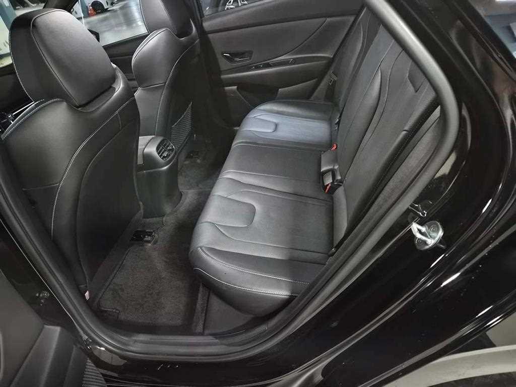 HYUNDAI Avante - Vista 7