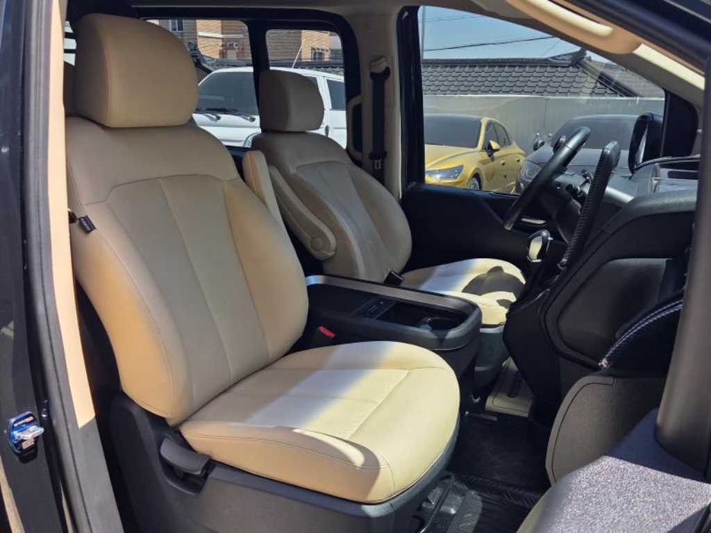 HYUNDAI Staria - Vista 10