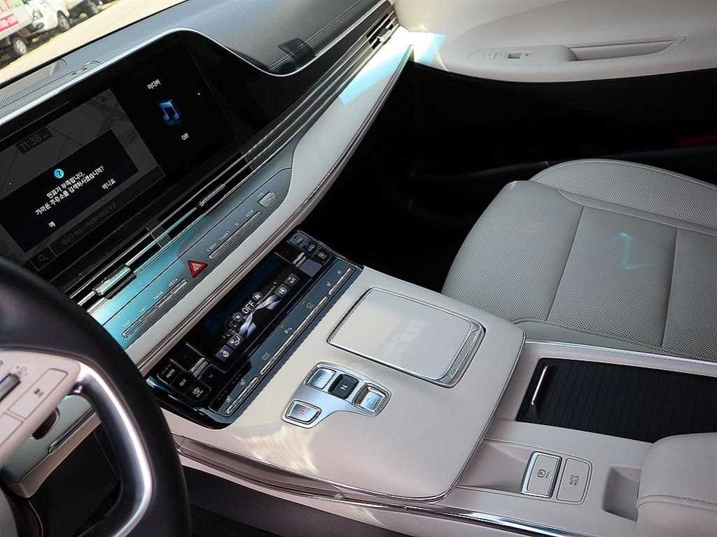 HYUNDAI Grandeur - Vista 10