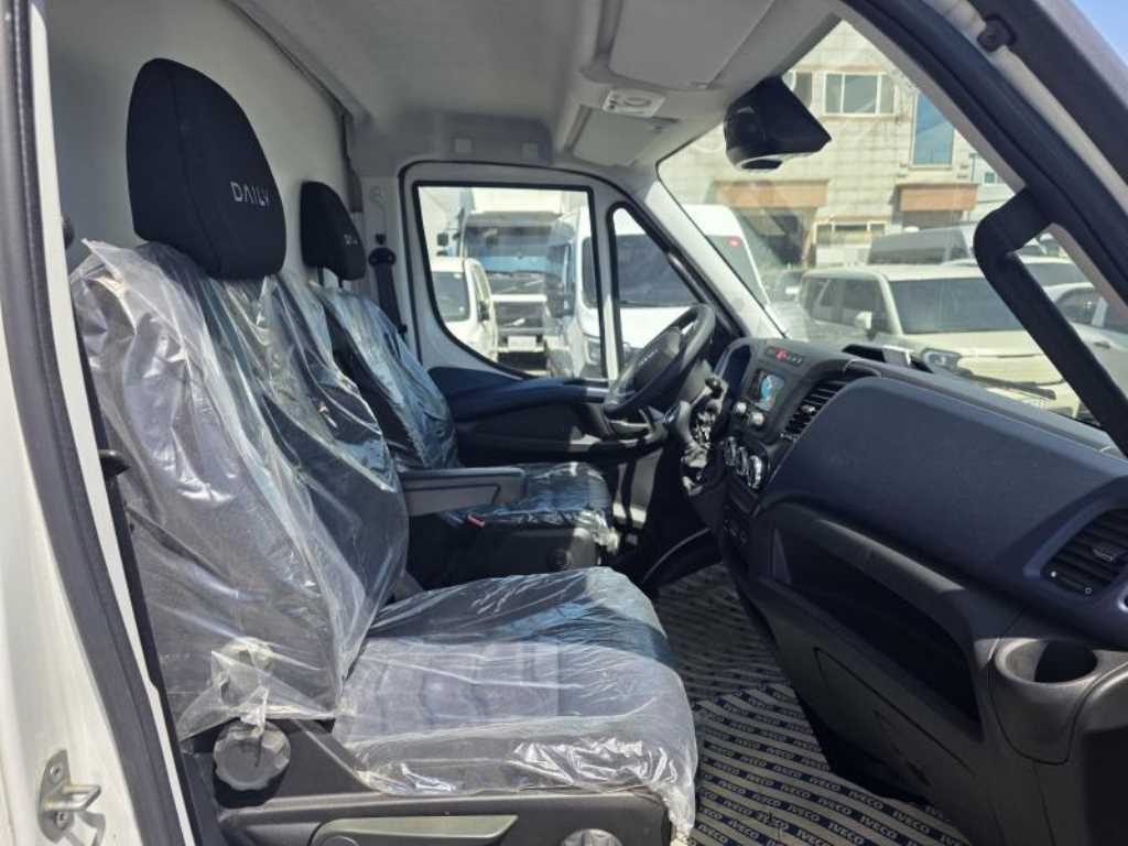medium and large cargo truck - Vista 12