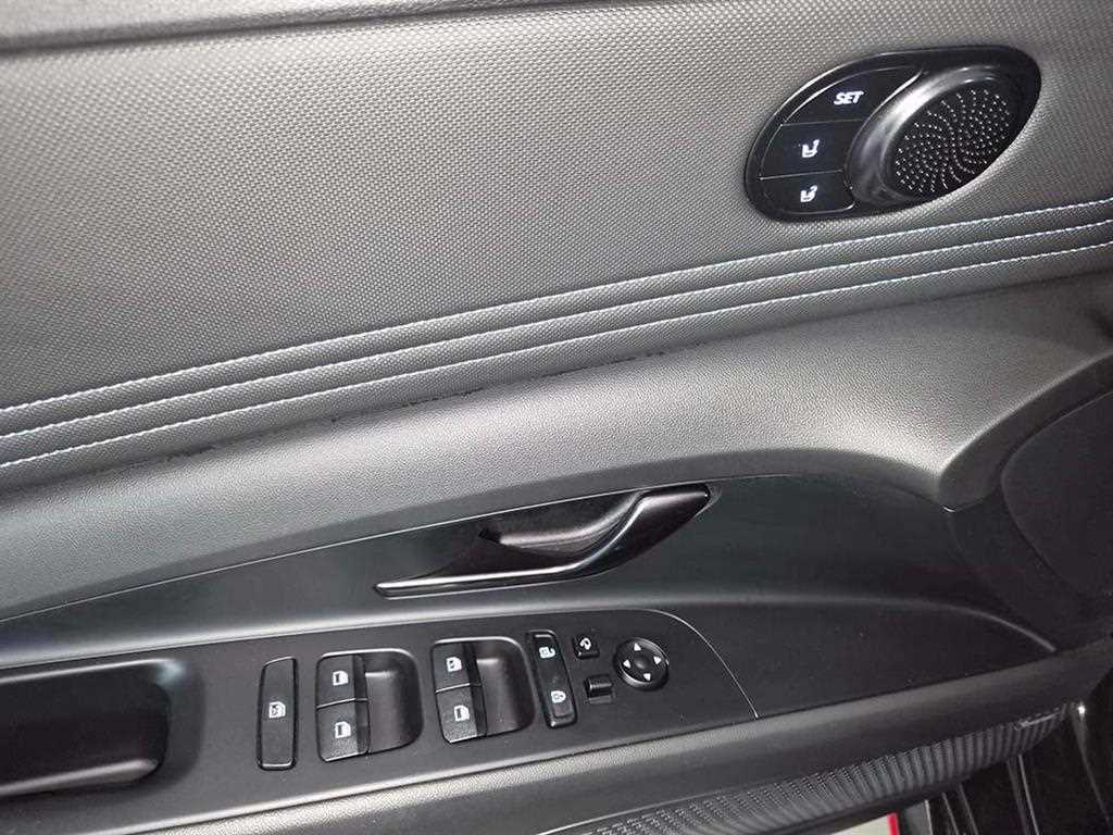 HYUNDAI Avante - Vista 12