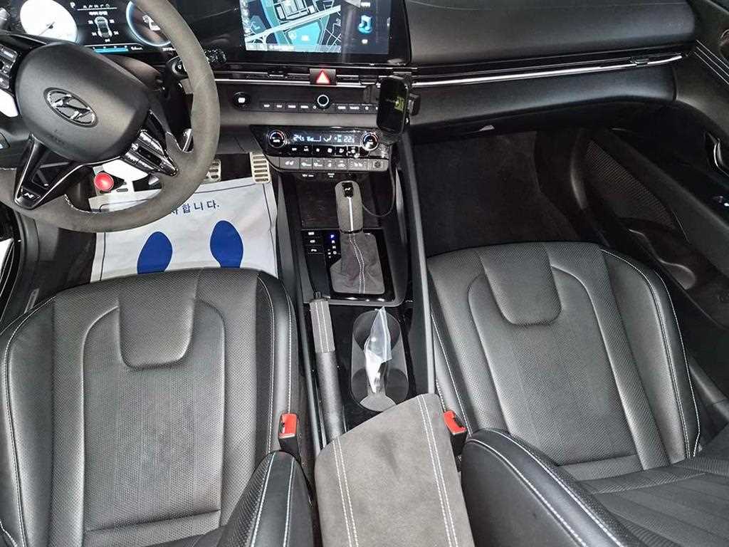 HYUNDAI Avante - Vista 10