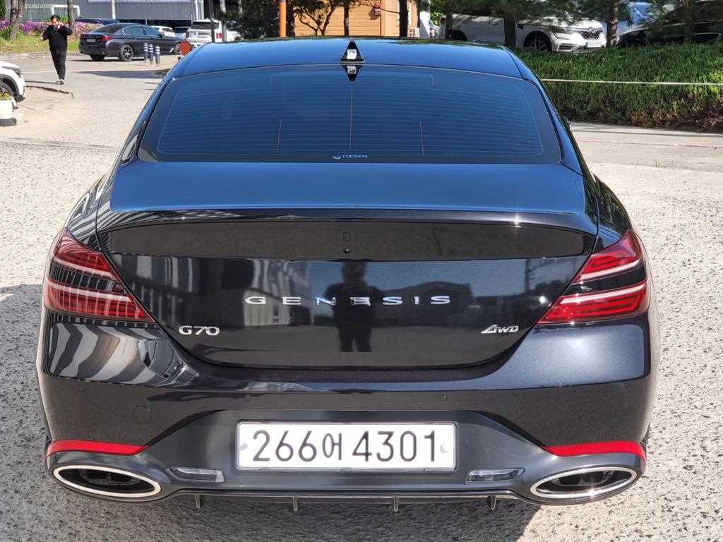 Genesis G70 - Vista 4