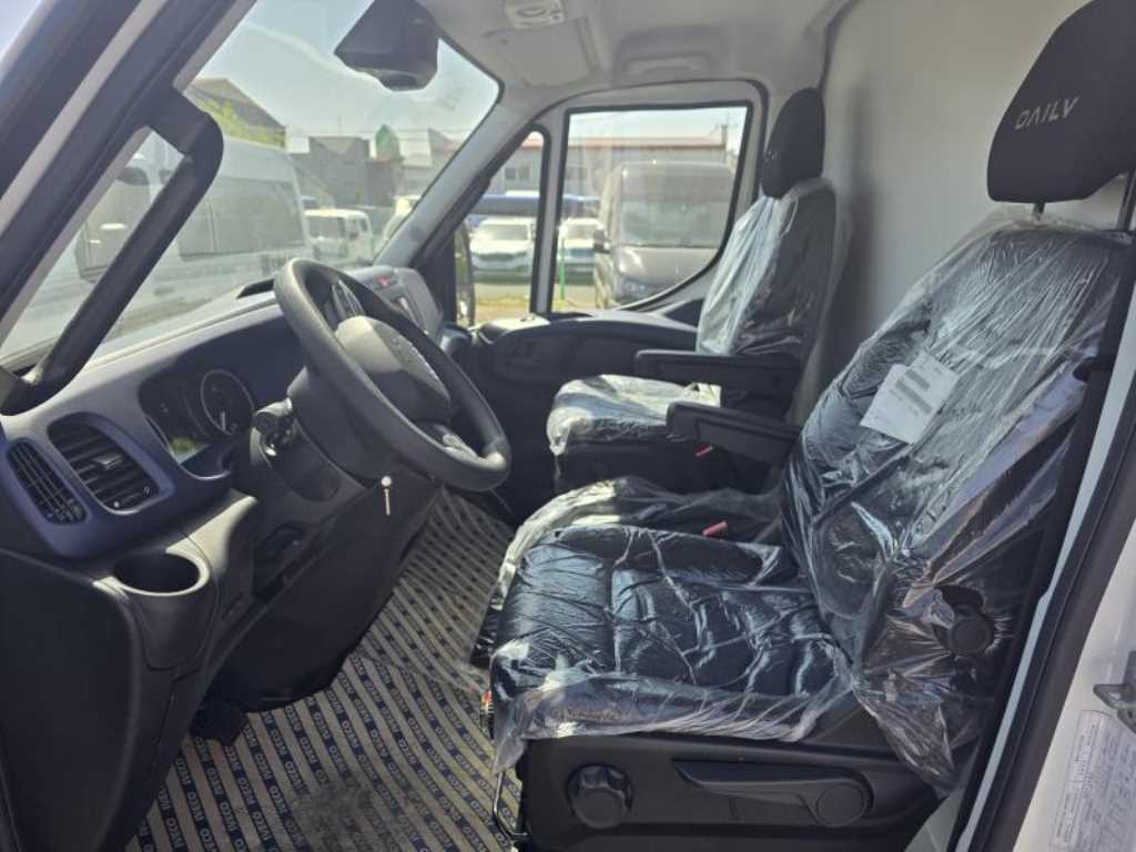 medium and large cargo truck - Vista 11