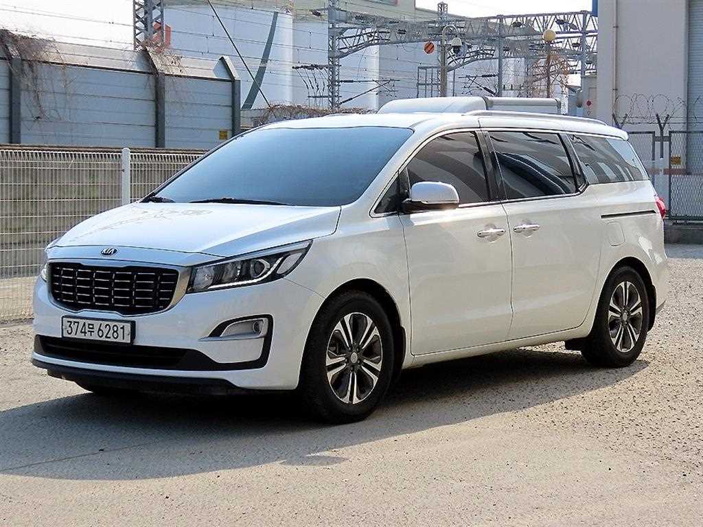 KIA Carnival - Vista 2