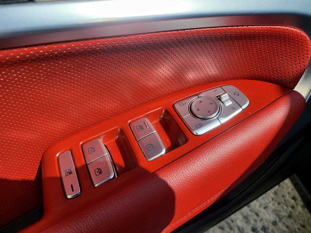 Genesis G70 - Vista 12