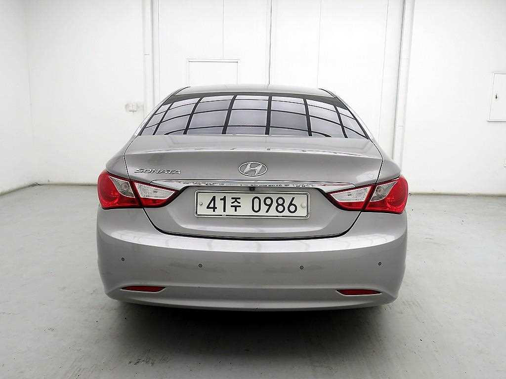 HYUNDAI Sonata - Vista 3