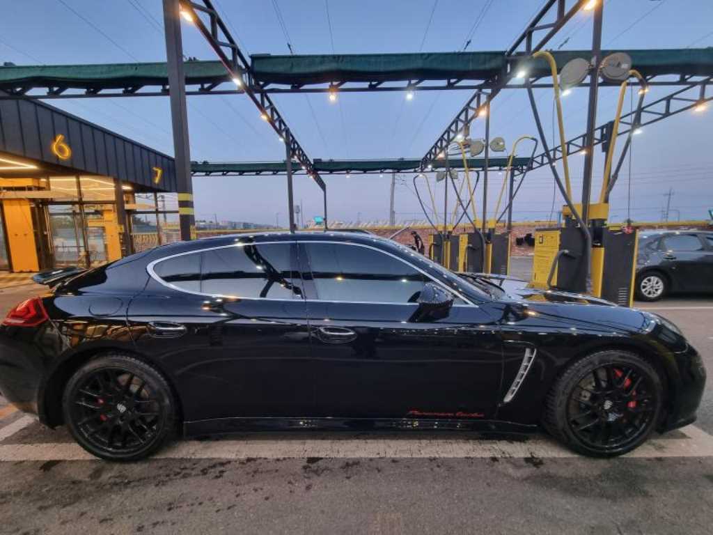 Porsche Panamera - Vista 4