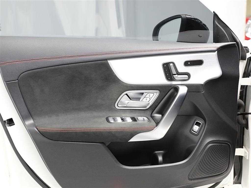 Mercedes Benz CLA Class - Vista 10
