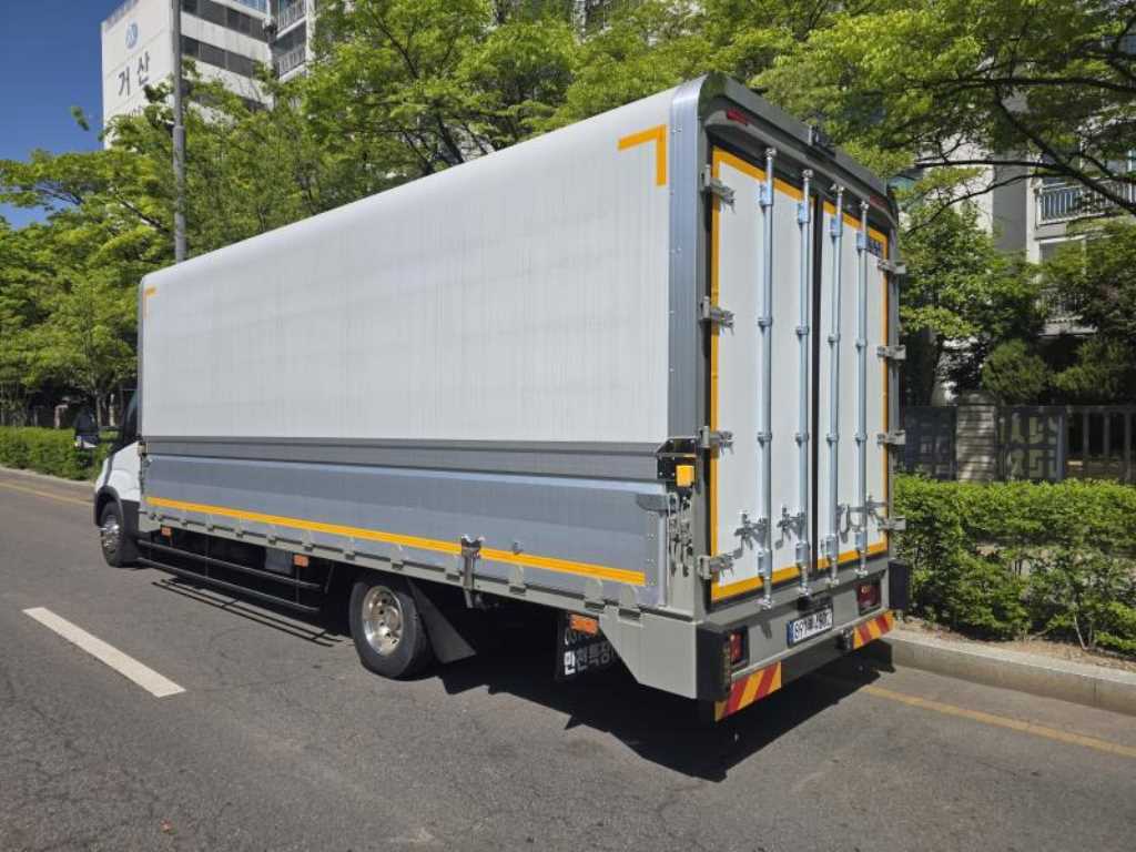 medium and large cargo truck - Vista 4
