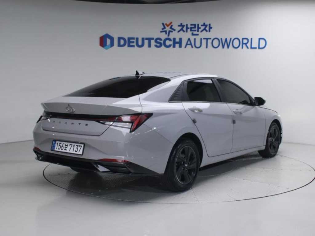 HYUNDAI Avante - Vista 2