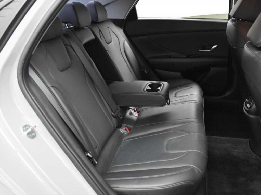 HYUNDAI Avante - Vista 12