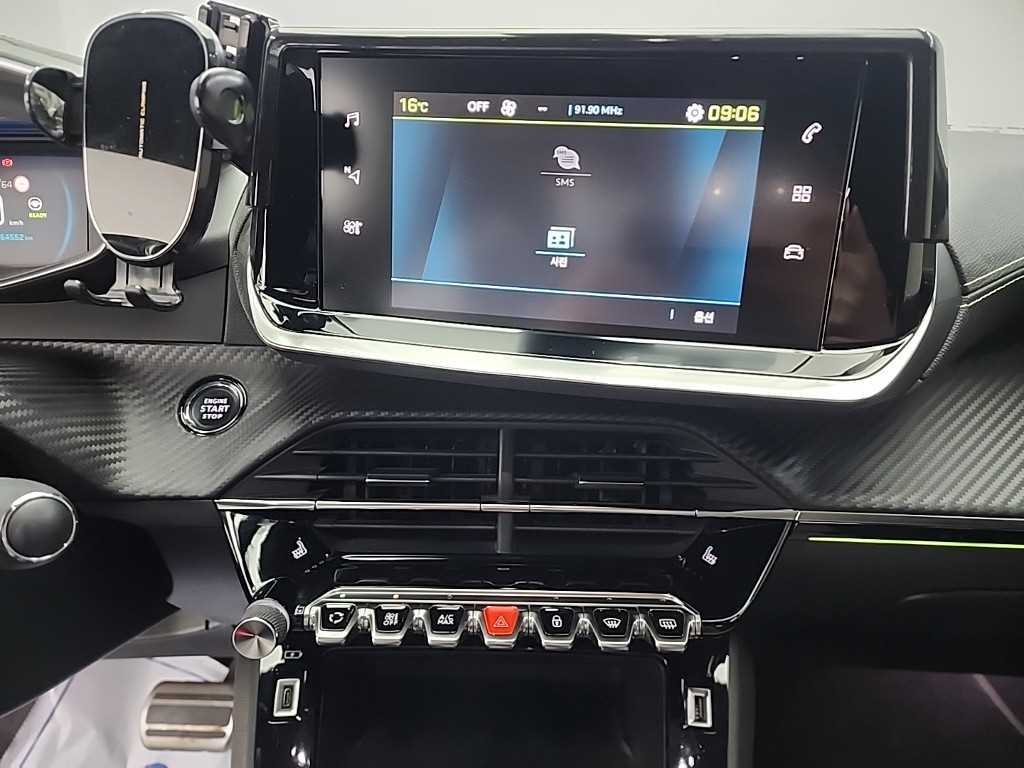 Peugeot 208 - Vista 11